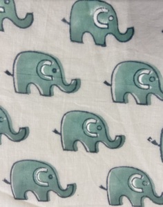 Tissu en coton imprimé à la main, motif d'éléphant mignon en vert sur fond naturel - Product Image 4