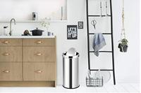 Nouvelle arrivée Mini poubelle domestique en acier inoxydable avec couvercle pivotant pour bureau ou table Poubelle élégante et élégante