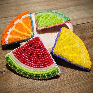 Breloques de sac brodées à la main avec des perles de rocaille, porte-clés, utilisez des perles de rocaille de qualité supérieure, breloques de sac brodées avec des perles, design personnalisé - Product Image 5