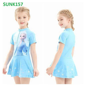 Traje de baño de alta calidad Poly Spandex Rash Guard para niñas, Manga corta transpirable, logotipo frontal, serigrafía para niños pequeños - Product Image 3