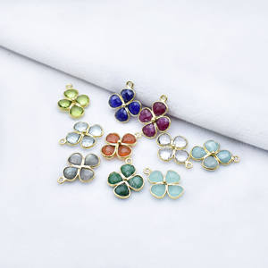 Encanto de diseño de flor de amazonita-Colgante de bisel chapado en oro con piedras preciosas en forma de corazón, colgante pequeño de cuatro piedras para la fabricación de joyas - Product Image 3