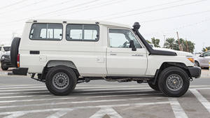 Toyota Land Cruiser Hardtop 3 portes 4.2D 2022 / Disponible à la vente avec faible kilométrage, véhicule bien entretenu et sans accidents - Product Image 5