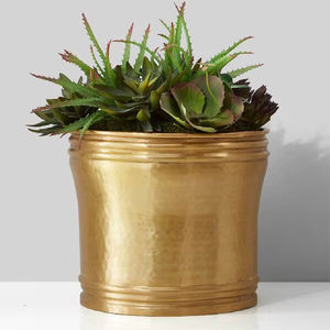 Jardinière en métal faite à la main, finition artistique, décoration de jardin unique, accent de style intérieur, artisanat solide - Product Image 1