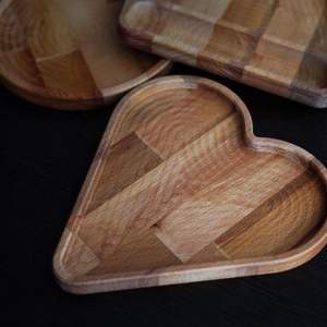 Plateau de service en bois artisanal en forme de cœur, pièce unique pour les restaurants plats, service de dîner - Product Image 1