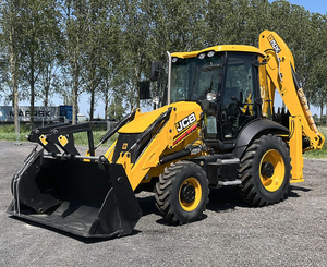 Retroexcavadora JCB 3CX 4x4 de 74 HP con Motor Diésel JCB y Cucharón Cargador 6 en 1 con Horquillas - Product Image 1