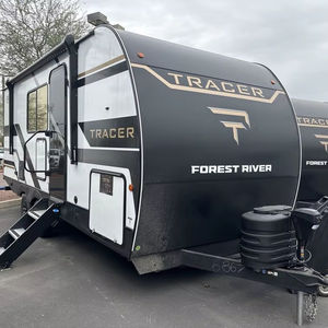 Remolque de Viaje Ligero On Demand 2025 2026 Prime Time RVs Tracers 195RB de 23 pies con Capacidad para 2-4 Personas en Venta - Product Image 1