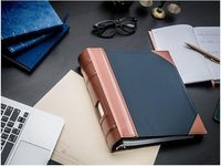 Binder eksekutif, 2 Tone kulit Inggris dengan jahitan dan tulang belakang bergaris, tugas berat 3 d-ring dengan Tag Memo
