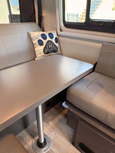 Conversión de Camper 2021 Sprinter 2500 Thor Tranquility 4x4, Motor Turbodiésel V6 - Product Image 6