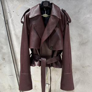 Nuevo Abrigo Corto Transpirable de Corte Entallado para Mujer 2026, Elegante Moda Otoñal con Botones Distintivos y Cinturón Ajustable de Poliéster - Product Image 3