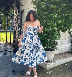 เดรสยาวลายดอกไม้สไตล์โบฮีเมียนสำหรับผู้หญิง สายเดี่ยว คอเหลี่ยม ผ้าจับจีบ เหมาะสำหรับใส่ไปเที่ยวทะเล - Product Image 2
