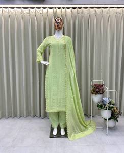 Ensemble de fils de coton brodés Chinnon de l'Inde de qualité supérieure pour femmes haut de Style traditionnel avec travail Palazzo Dupatta pour une tenue de fête - Product Image 1