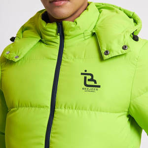 Blouson matelassé pour homme avec capuche offrant une protection supplémentaire contre le froid pour les activités de plein air Blouson matelassé classique pour homme - Product Image 6