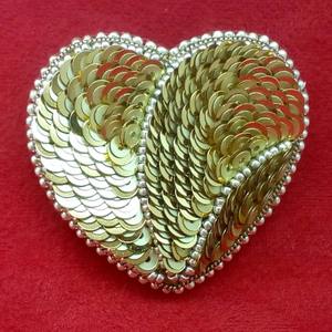 Broche en verre perlé personnalisée en gros, badge scintillant, broche sportive, émail doux et dur, épingles à revers pour chapeaux, directement d'Inde - Product Image 4