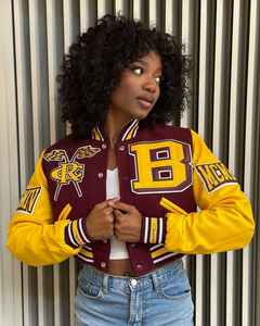 Blousons universitaires unisexes personnalisés de qualité supérieure, coupe classique, coupe-vent, avec logo frontal, idéal pour l'hiver et le style urbain. - Product Image 5