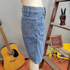 Jean en denim délavé MS Handicraft Modern Rustler avec impression personnalisée (taille personnalisée en tissu coton) - Product Image 1