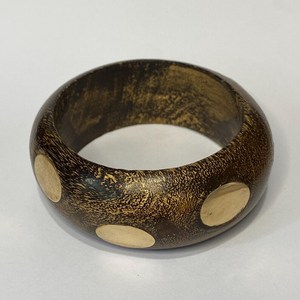 Brazalete Moderno de Madera Maciza con Incrustaciones Circulares de Latón, Talla Personalizable, Marca MS Handicraft - Product Image 3