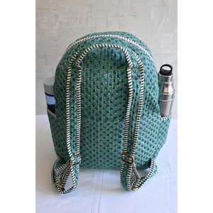 Sac à dos mini matelassé en coton style bohème, imprimé floral indien fait main, léger, avec fermeture éclair, idéal pour la plage, l'école et les voyages - Product Image 5