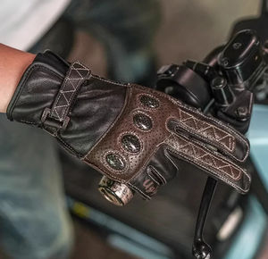 Guantes de motociclismo personalizados al por mayor para hombre, guantes de cuero duro para montar al aire libre para protección y sensibilidad al tacto - Product Image 1