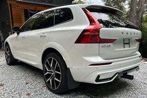 Neatly Used 2022 Vo-l-vo XC60 T8 Polestar Plus Accident Free LHD/RHD <b>Drive</b> - Product Image 3