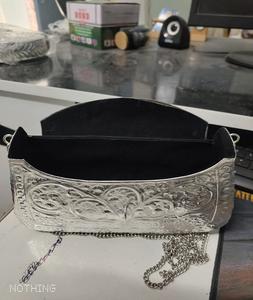 กระเป๋าคลัทช์ทรงสี่เหลี่ยมผืนผ้าทำมือจากทองเหลืองคุณภาพพรีเมียมอินเดีย ชุบเงินออกซิไดซ์ ดีไซน์ทันสมัย เหมาะสำหรับงานแต่งงาน - Product Image 5