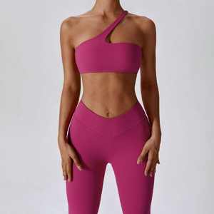Ensemble de yoga pour femmes avec logo personnalisé sur le devant, respirant, séchage rapide, soutien-gorge court et leggings à coupe en V très extensibles - Product Image 1