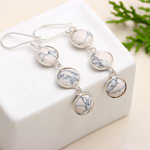 Pendientes colgantes de tres piedras de howlita blanca de Plata de Ley 925 FORMA DE cabujón de alta calidad para regalo o fiesta - Product Image 3