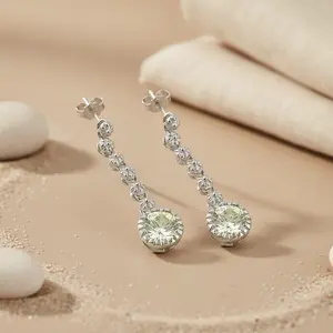 Boucles d'oreilles pendantes en argent 925 pour femmes, serties de zircon cubique, plaquées or avec perle de quartz et diamant - pour mariages et fêtes - Product Image 1