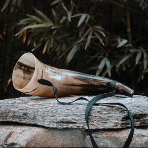 Corne à boire viking sculptée et polie, motif animal, écologique, taille personnalisée, artisanat authentique fait main pour la maison - Product Image 5