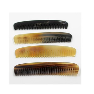 Peine de cuerno hecho a mano de diferentes formas y diseños con mango, peine de cuerno de dientes finos para desenredar, artesanías de Javed - Product Image 6