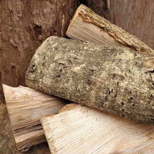 Bois dur Bois de chauffage Bois de bouleau Chêne et hêtre Bois de chauffage/Mangrove Bois de chauffage à vendre en vrac Quantité 28 C/83F Biocarburant - Product Image 2