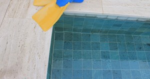 Carreaux de piscine en pierre Sukabumi verte moderne de qualité supérieure, finition taillée, durables et antidérapants, pour villas et hôtels - Product Image 4