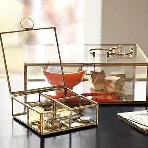 Boîte de présentation de bijoux en verre métallique carrée plaquée or pour le rangement des bagues et la décoration de la maison, boîte cadeau polyvalente - Product Image 1