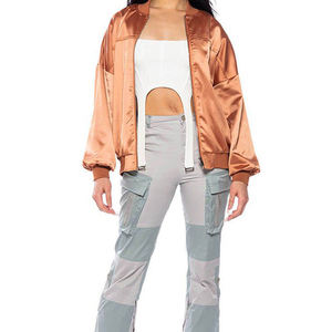 Blouson d'aviateur en satin pour femmes à fermeture éclair de couleur unie Veste en satin de bonne qualité pour femmes - Product Image 6