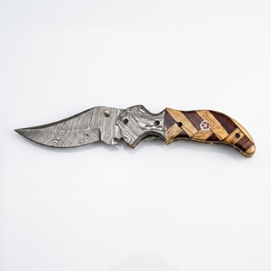 Couteau utilitaire pliant artisanal en acier Damas, pointe biseautée, manche en bois, qualité industrielle, OEM, marque privée, couteau personnalisé - Product Image 4