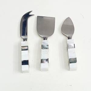 Ensemble de fromages de luxe en acier inoxydable avec poignée carrée faite à la main en nacre Ensemble de fromages de haute qualité - Product Image 2