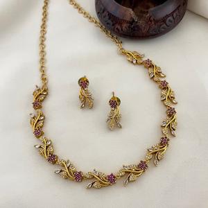 Ensemble ras du cou plaqué or traditionnel avec boucles d'oreilles pour femmes et filles ensemble de bijoux de mariage indien collier classique pour femmes - Product Image 3