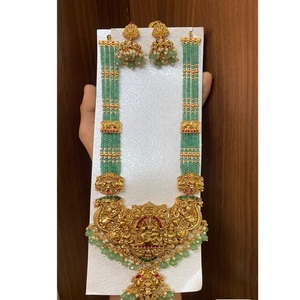 Elegante Juego de Collar y Pendientes Largos de Latón de Primera Calidad con Baño de Oro para Bodas, Fiestas y Festivales para Mujer - Product Image 1