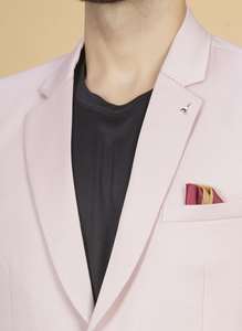 Fournisseur en gros de blazers formels roses pour hommes, blazer tendance à deux boutons pour les professionnels, disponible au prix de gros - Product Image 3