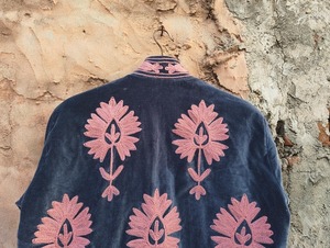 Chaqueta Bordada de Terciopelo Estilo Bohemio, Nueva Colección India, Chaqueta Suzani Bordada a Mano para Festivales - Product Image 6