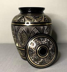 Urna de cremación de metal personalizada grande hecha a mano para cenizas de humanos y perros Entierro funerario personalizado - Product Image 1