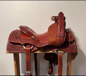 Silla de montar inglesa hecha a mano con cuero duradero, diseño personalizable, acabado fino para equitación profesional y diaria - Product Image 2