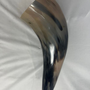 Cuerno Vikingo Tallado a Mano, Pulido Natural, para Beber, Estilo Animal Ecológico, Levanta el Cuerno, Abraza el Espíritu Vikingo - Product Image 1