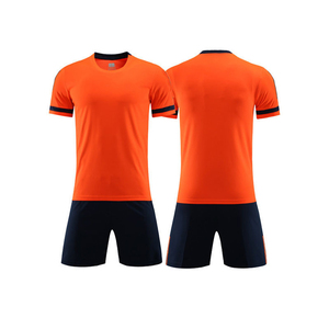 Ropa de calle personalizada, camiseta de fútbol de color sólido para hombre, tarifa al por mayor, manga corta, conjunto de uniforme de fútbol de malla hecho en Pakistán - Product Image 3
