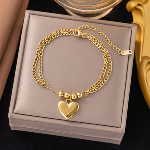 Bracelet en acier inoxydable pour femmes, plaqué or 18 carats. Bracelet en forme de cœur à la mode pour cadeaux tendance, bijoux. - Product Image 4