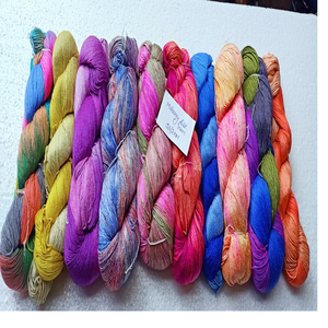 Cravate sur mesure et fils teints en soie de mûrier dans des couleurs unies disponibles en nombre 15/3 NM idéal pour les magasins de fils de soie et la revente. - Product Image 1