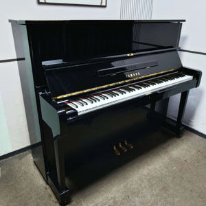 Piano droit Yamaha U1G de qualité supérieure, couleur noire, piano acoustique d'occasion japonais pour les musiciens professionnels, approvisionnement en usine - Product Image 1