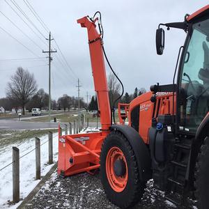 Para Kubota Tractor con soplador de nieve Entrega rápida Precio al por mayor con motor de bomba de núcleo y componentes de caja de cambios Stock para la venta - Product Image 1