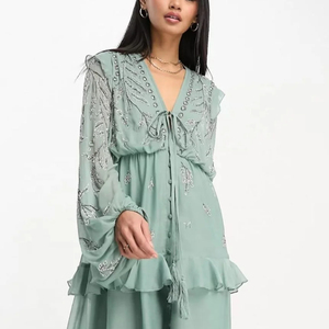Belle et élégante robe midi douce brodée à la main avec des perles et des paillettes longueur au sol avec bouton à l'avant et embellissement floral - Product Image 1
