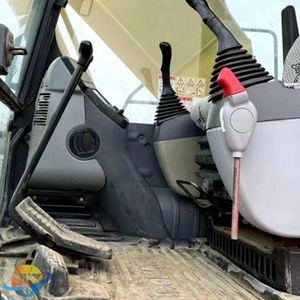 รถขุดตีนตะขาบ Komatsu PC200 และ PC220 มือสอง พร้อมมอเตอร์กำลังสูงและเกียร์ ราคาถูก - Product Image 2