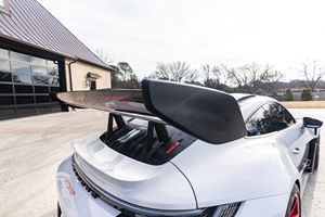 Porsche 911 GT3 RS Weissach 2024, Motor de Seis Cilindros en Línea de 4.0 Litros, Transmisión Automática PDK de Doble Embrague de Siete Velocidades - Product Image 4